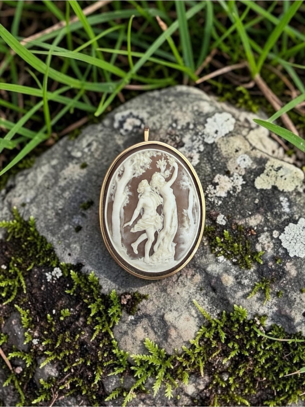 Antique Victorian 14k/15ct Gold Carved Shell Cameo Pendant / Brooch
